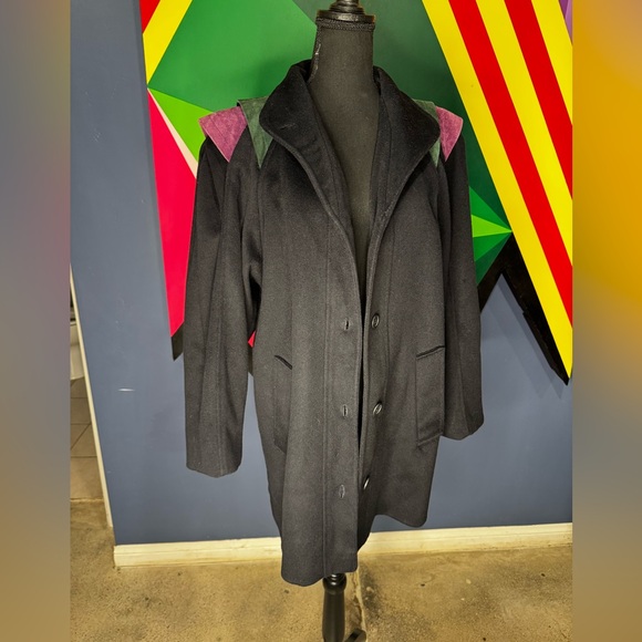 Vintage 1980s Black Wool Coat with Colorblock Suede Shoulder Detail - Picture 4 of 5